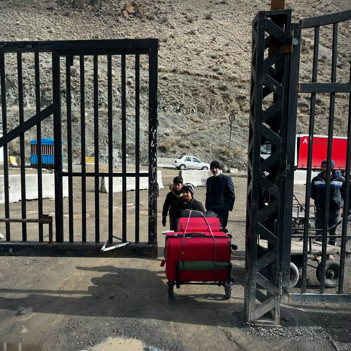 Travelers arrive at a border crossing between Turkey and Iran in Razi, Iran, Saturday, April 4, 2026. (AP Photo/Francisco Seco)
