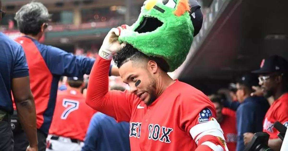 Red Sox first baseman Willson Contreras comes up big against his former team in St. Louis