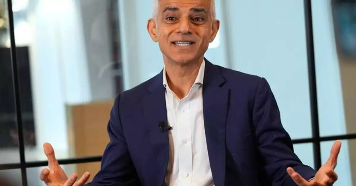 UK police investigate after officers left guns outside mayor’s home