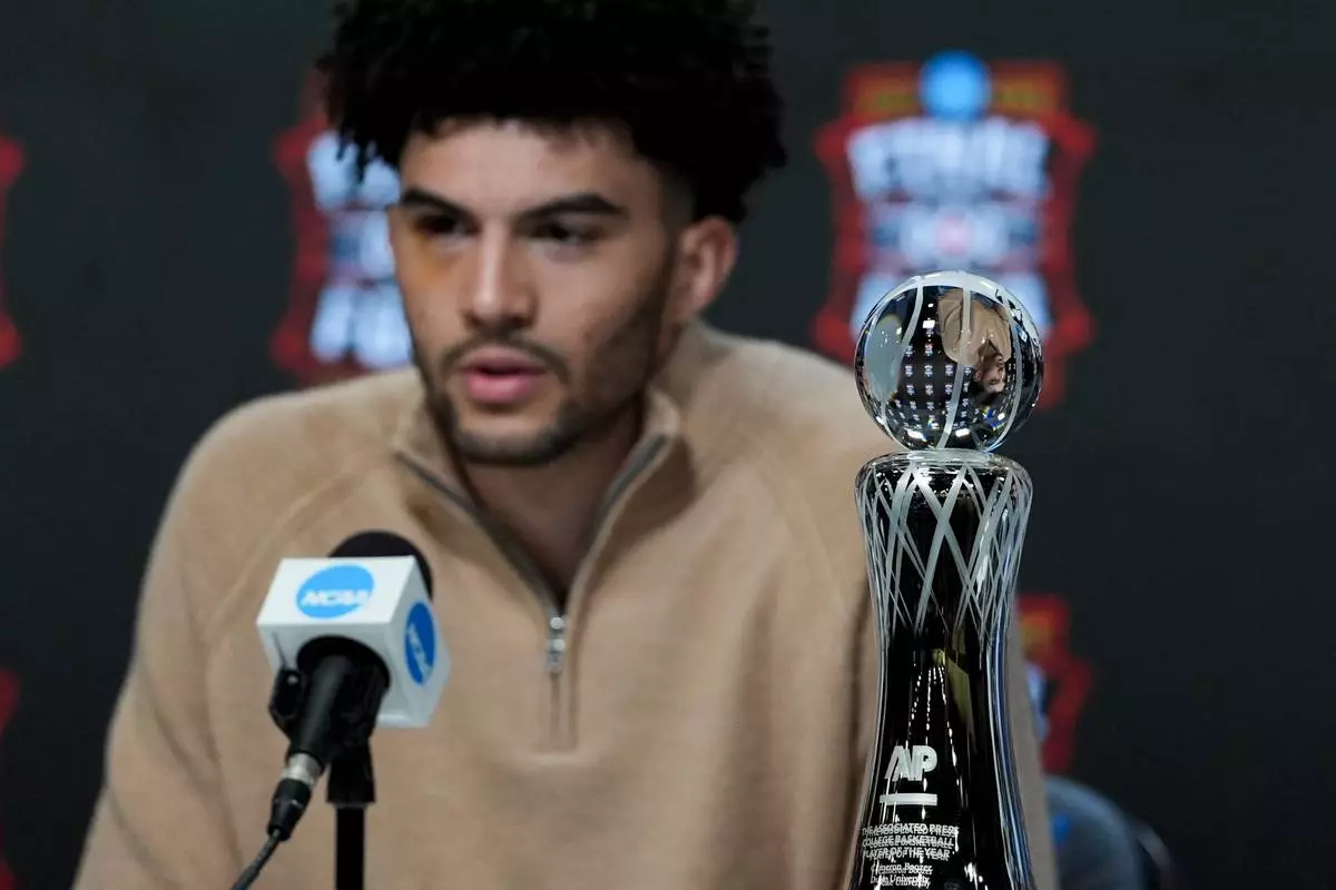 Duke forward Cameron Boozer speaks after winning the Oscar Robertson Player of the Year awarded by the Associated Press and the U.S. Basketball Writers Association during a news conference at the Final Four NCAA basketball tournament, Sunday, April 5, 2026, in Indianapolis. (AP Photo/Jeff Roberson)
