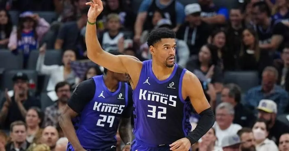 Raynaud scores 28 points to help the Kings beat the Pelicans