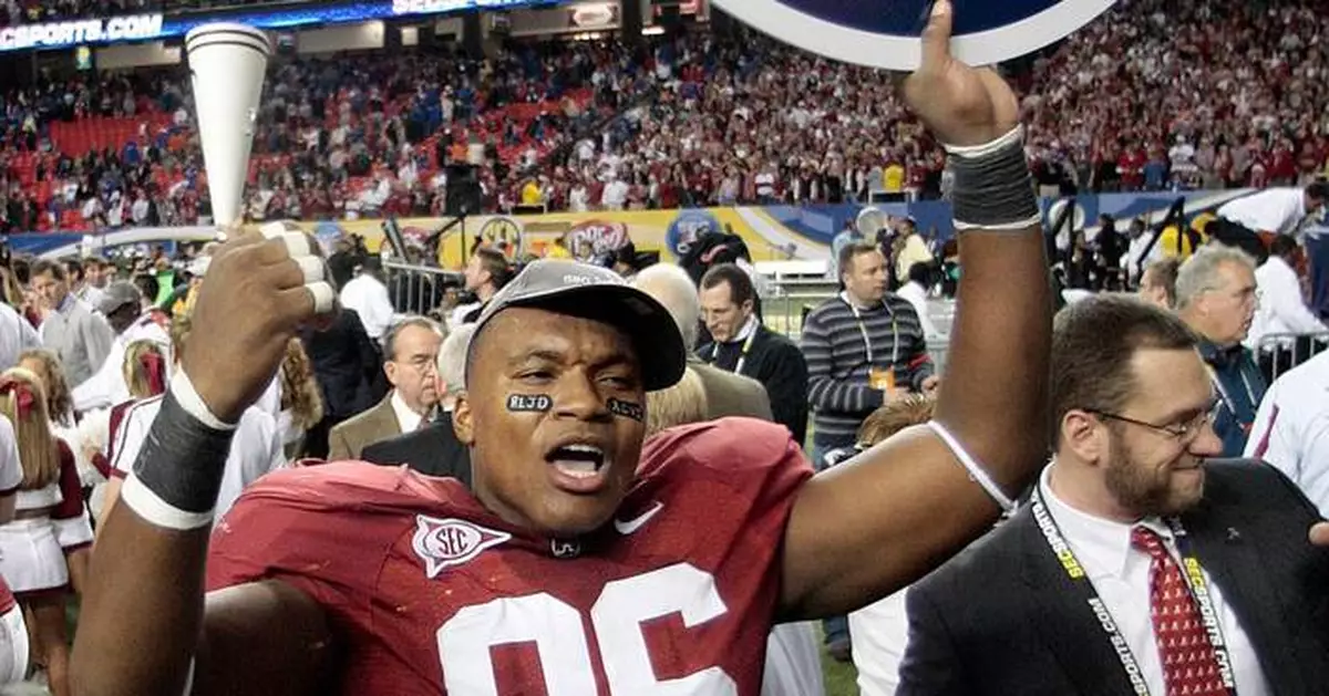 Former Alabama tackle pleads guilty to defrauding investors using wigs to impersonate NFL players