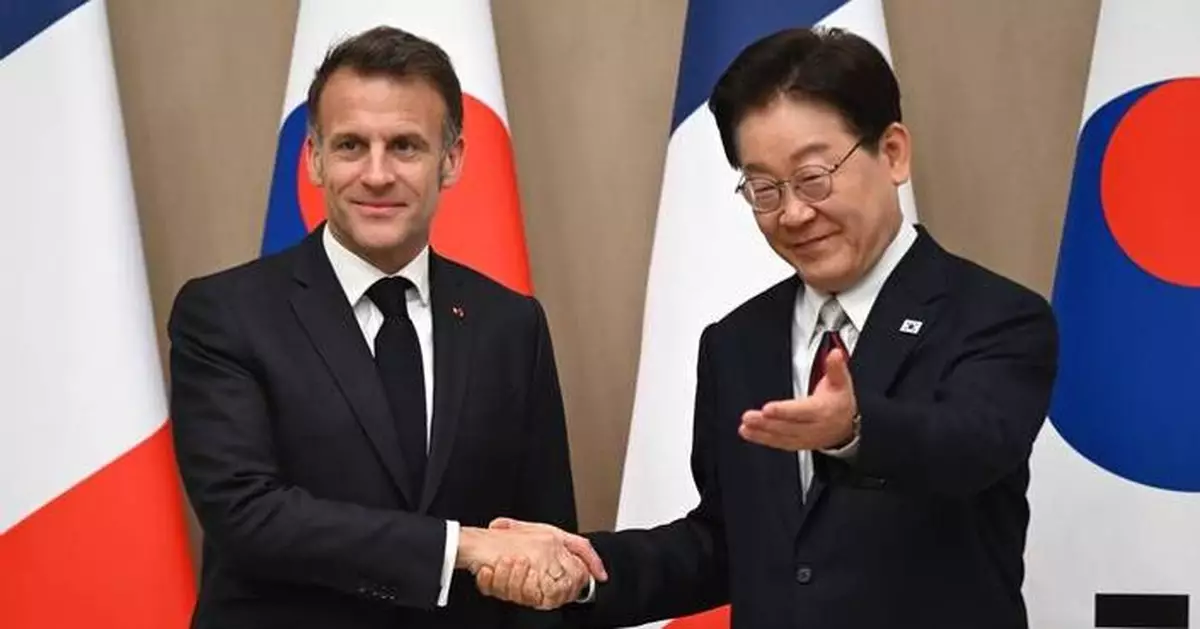 French and South Korean leaders say they'll work together on the Strait of Hormuz