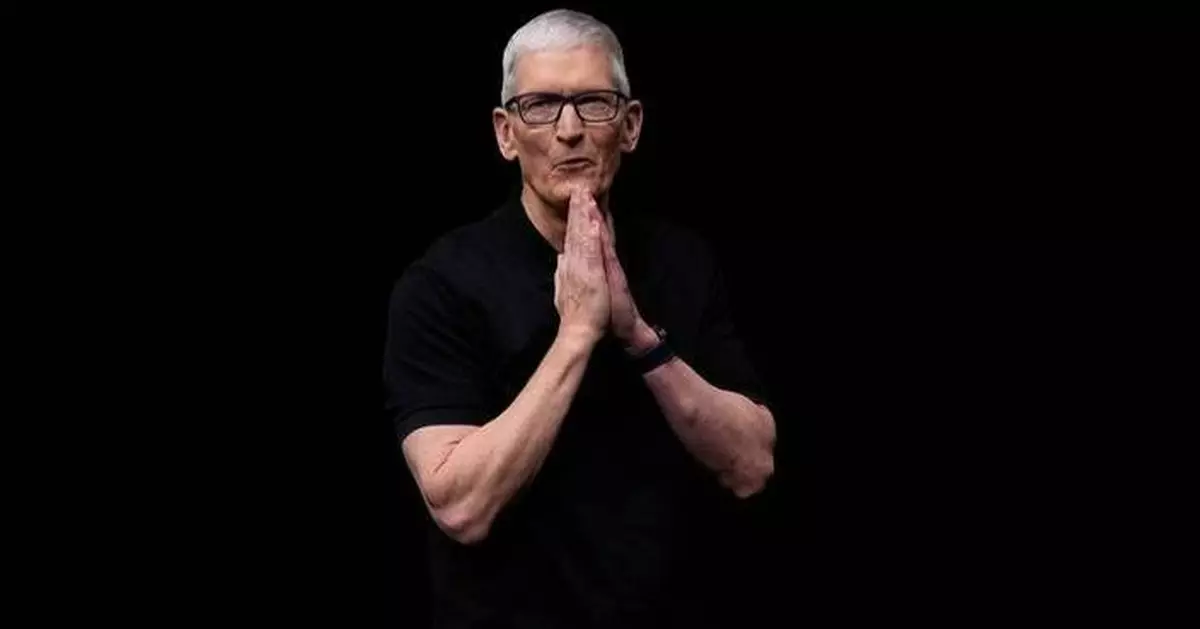 Tim Cook will step down as Apple CEO and hand reins over to the iPhone maker's hardware leader
