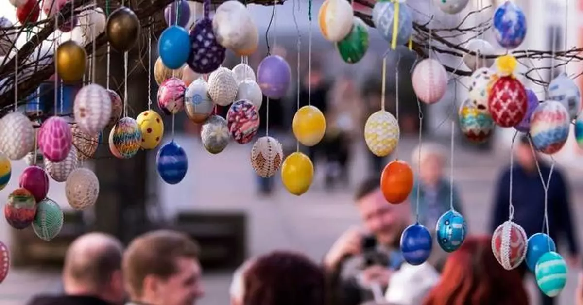 Easter eggs can be dyed and still eaten. Just follow these tips to make sure it's safe