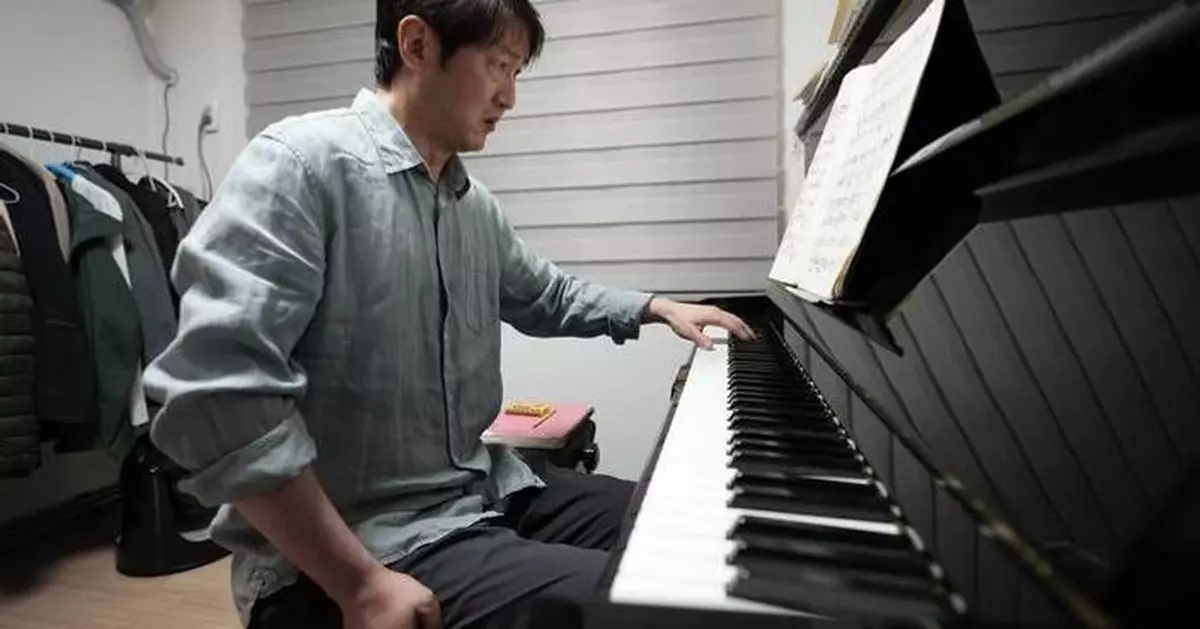 After a  paralyzing stroke, a South Korean pianist recreates himself as a one-handed performer