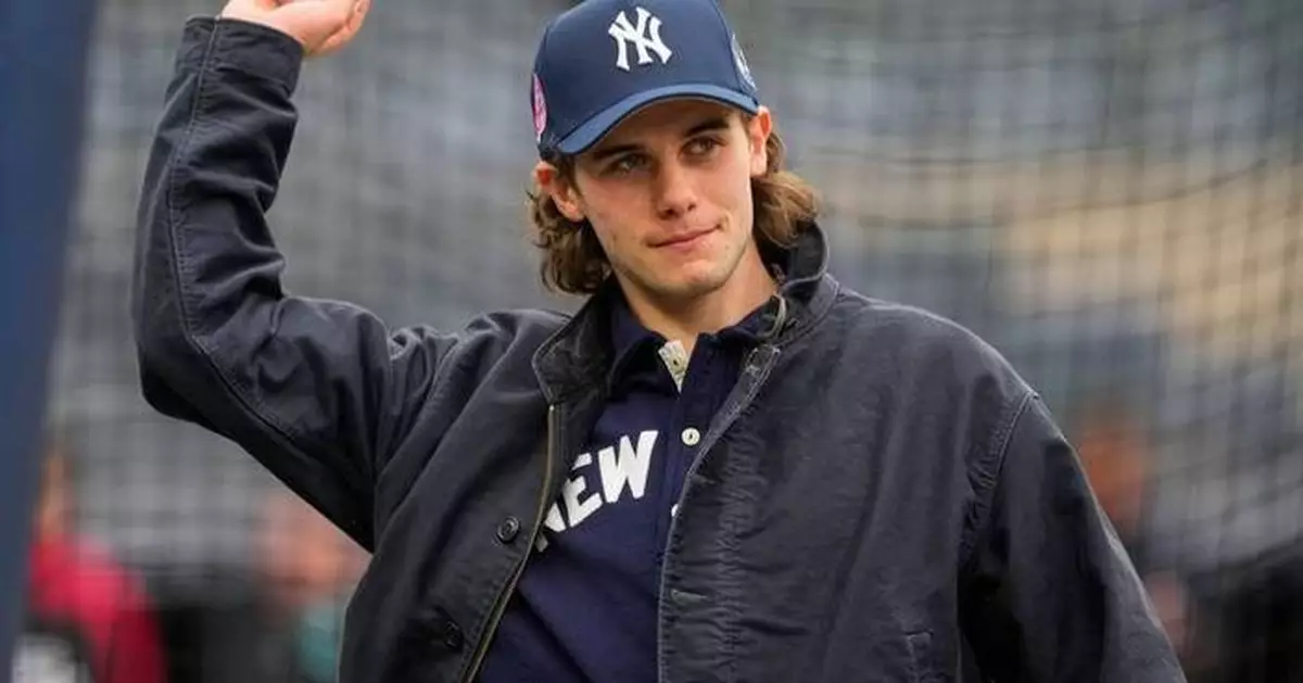 Jack Hughes and Aerin Frankel take the Olympic gold medal tour to Yankee Stadium
