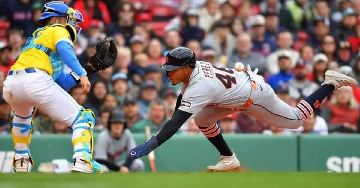 Max Muncy hits winning sacrifice fly in 11th inning as Athletics rally to beat White Sox 7-6