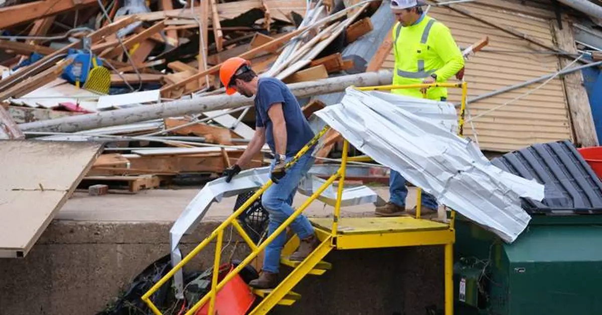 Texas tornado leaves 5 injured, buildings collapsed and homes without roofs