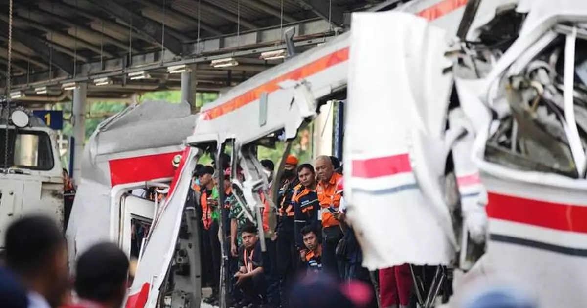 Rescuers recover last victims from Indonesia train wreck that killed 14 and injured dozens