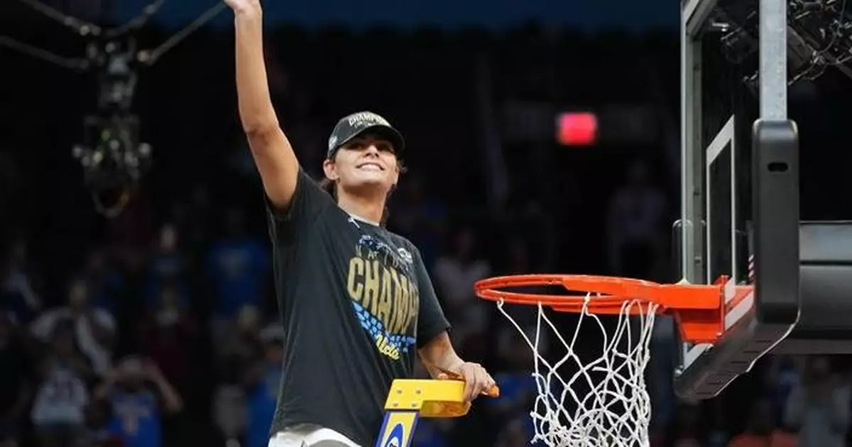 A TikTok dance, a Maori tribute and 1 new banner: UCLA’s title night at Pauley Pavilion