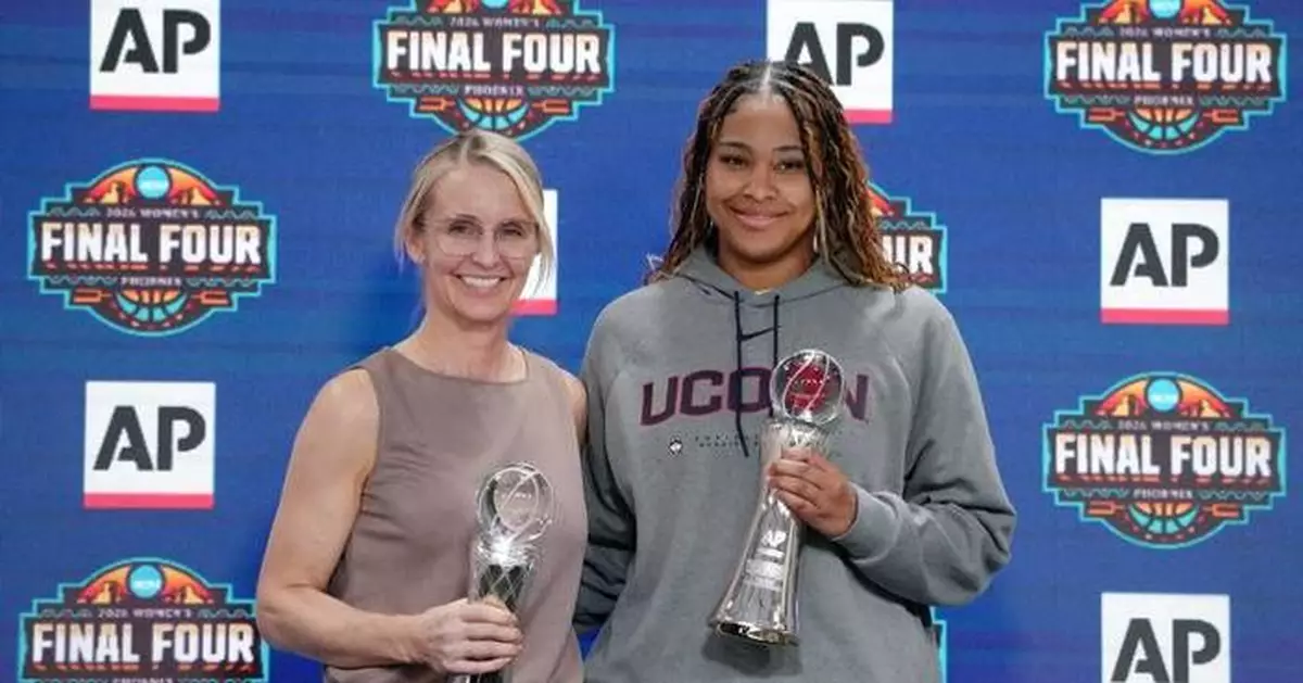 Shea Ralph, Sarah Strong savor AP basketball awards with Vanderbilt and UConn families present
