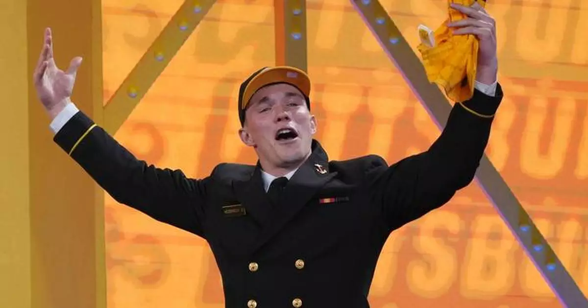 Steelers use 7 of 10 draft picks on offense as they wait for Rodgers to decide on return