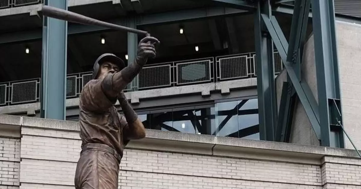 Ichiro Suzuki's statue unveiling has a mishap as bat snaps during ceremony