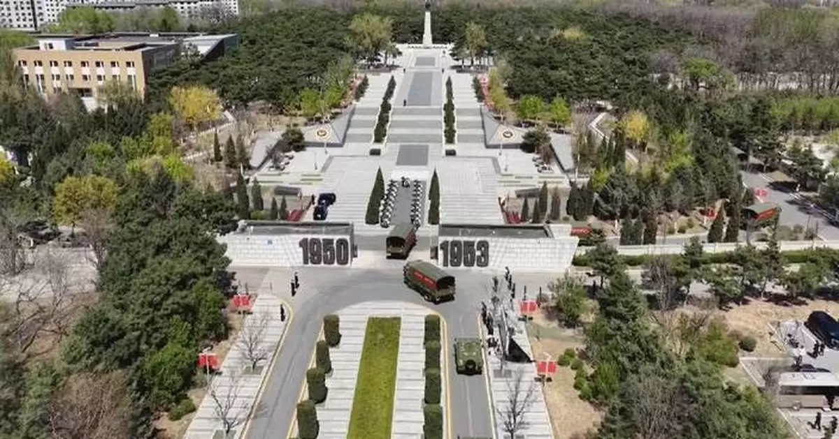 Remains of 12 Chinese martyrs in Korean War escorted to cemetery in Shenyang