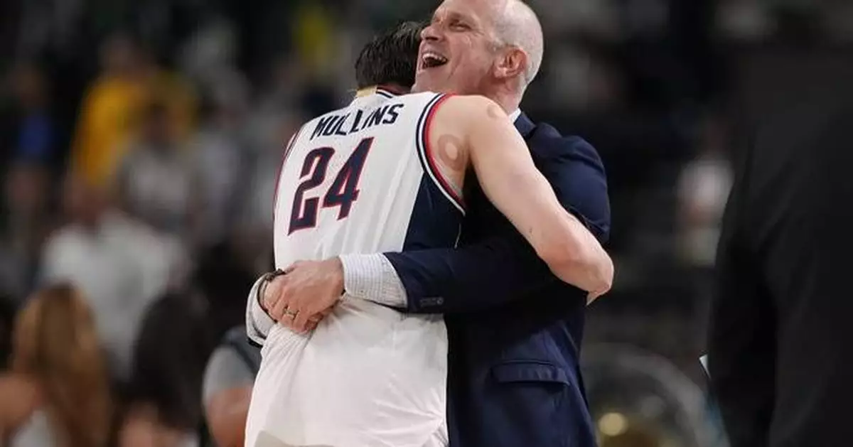 UConn and Hurley muscle their way to 3rd national title game in 4 seasons, beating Illinois 71-62