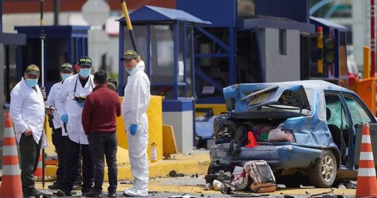 A road accident in Colombia involving several vehicles kills at least 2 people and injures 19