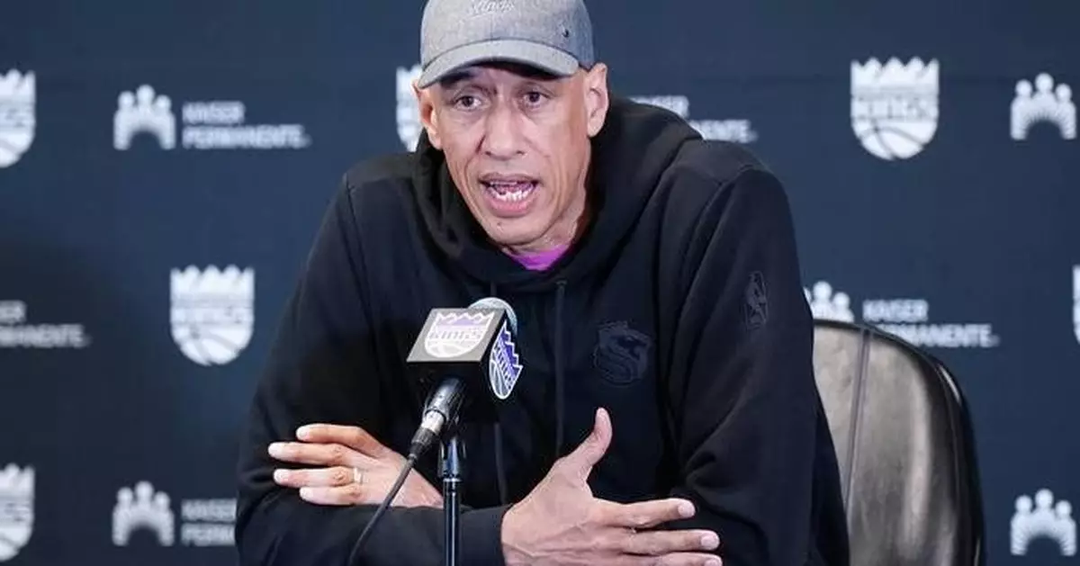Kings will bring back coach Doug Christie for a second full season, AP source says