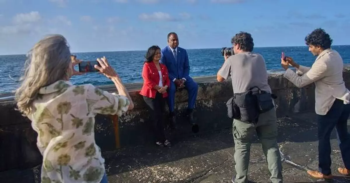 2 US lawmakers visiting Cuba denounce island's 'economic bombing' under energy blockade