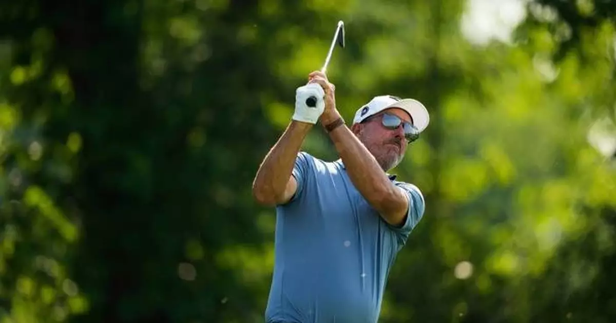 Mickelson pulls out of the Masters, which will be without Lefty and Woods for first time since 1994