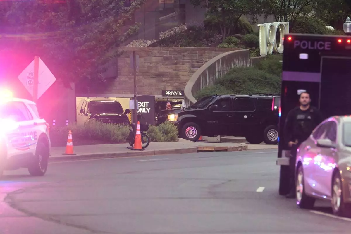 President Donald Trump's motorcade arrives at the White House Correspondents Dinner at the Washington Hilton, Saturday, April 25, 2026, in Washington. (AP Photo/Rod Lamkey, Jr.)