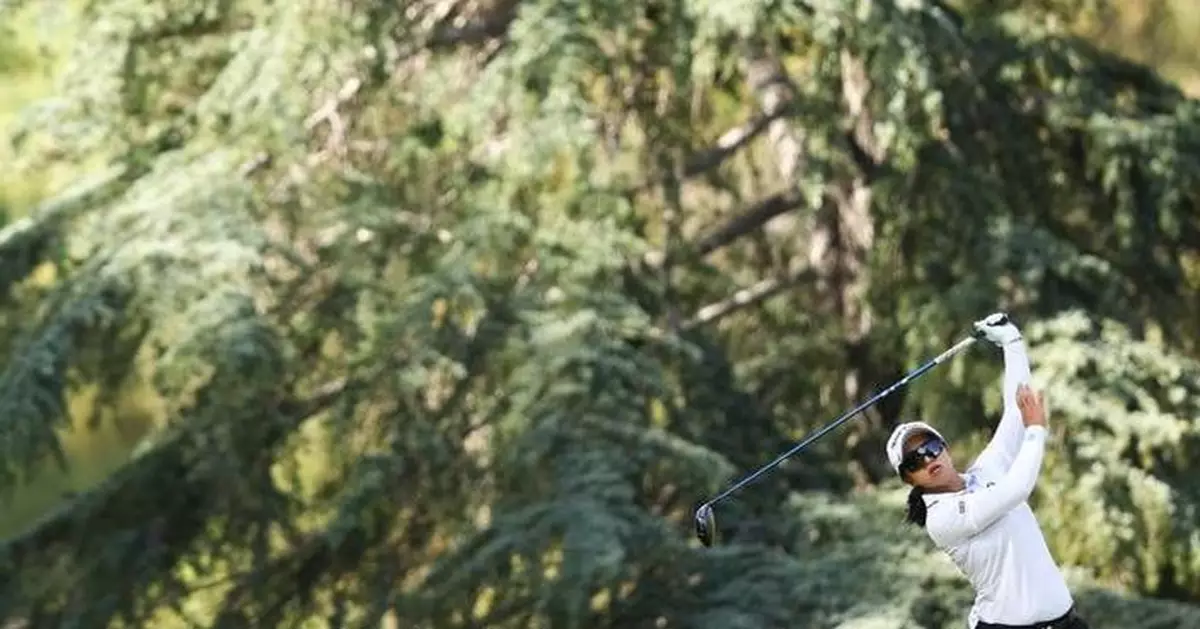 Sei Young Kim blows all but 2 strokes of 8-shot lead in Los Angeles