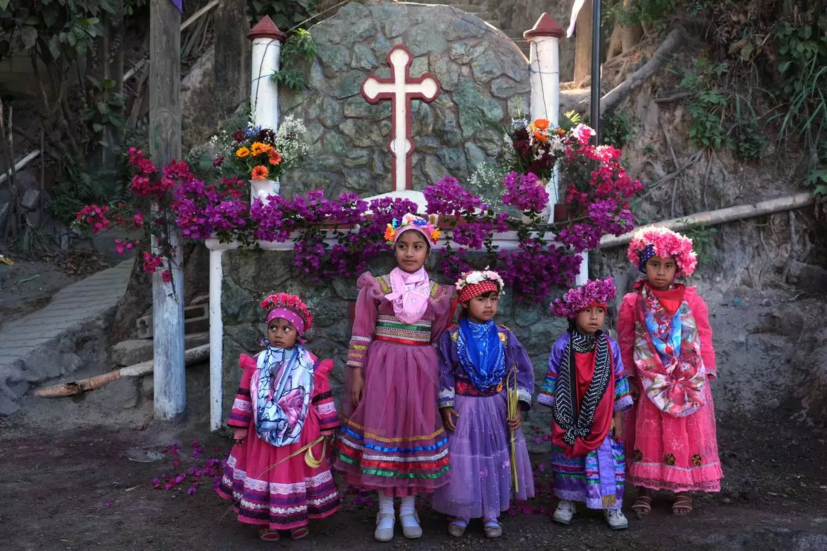 FILE - Catholic children representing angels pose for photos prior to joining the Palm Sunday commemoration in Santa Cruz Chinautla, Guatemala, March 29, 2026. (AP Photo/Moises Castillo, File)