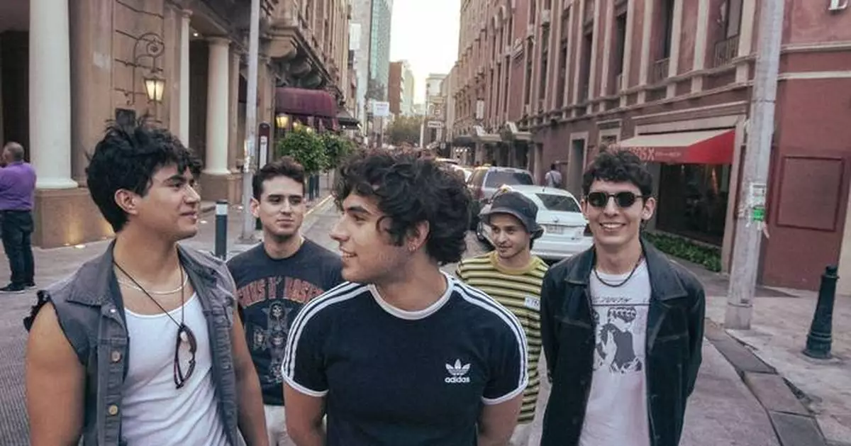 Alt-Rock Band Strawberry Pom Drops Juvenoia, A Moody, Genre-Fluid Album Rooted in Monterrey’s “Avanzada Regia” Movement