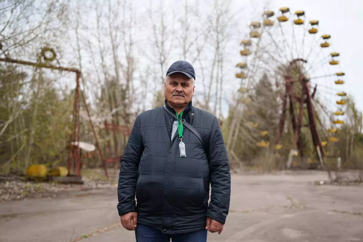 Volodymyr Vechirko, 62, one of the workers who helped decontaminate the area around the Chernobyl nuclear power plant after the 1986 accident, poses for a portrait in the nearby abandoned town of Prypiat, Ukraine, Tuesday, April 21, 2026. (AP Photo/Evgeniy Maloletka)