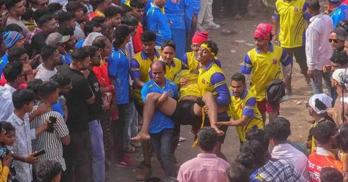 Villagers compete to erect huge bamboo poles at an Indian folk festival, in photos