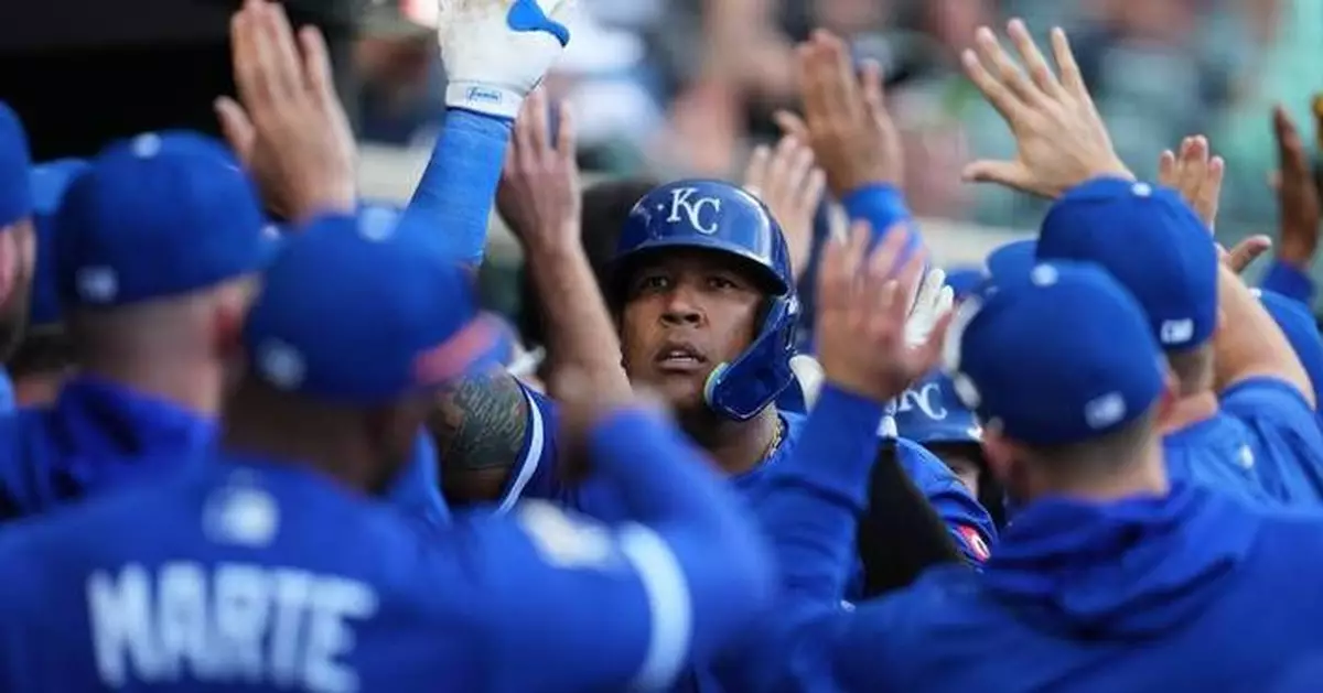 Salvador Perez back in Royals lineup after first day off of the season