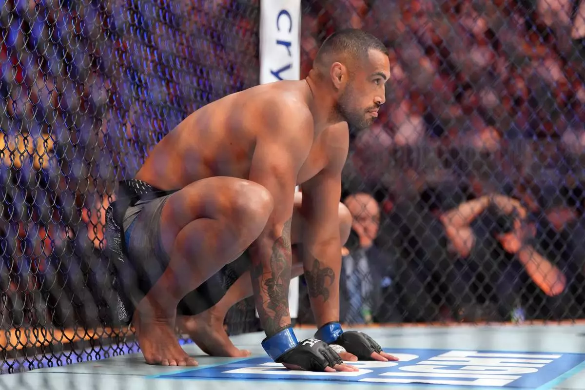 Carlos Ulberg, of New Zealand, prepares for the start of his light heavyweight title bout against Jiri Prochazka, of Czechia, at a UFC 327 mixed martial arts event, Saturday, April 11, 2026, in Miami. (AP Photo/Rebecca Blackwell)