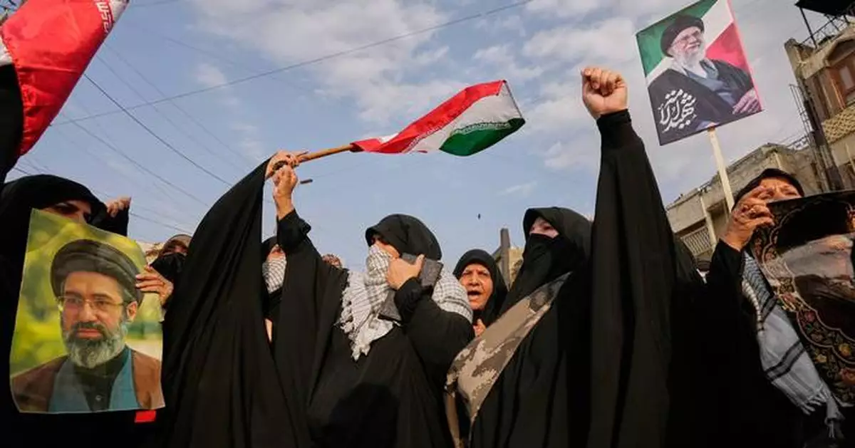 The Latest: Trump says he called off dispatching envoys to Iran talks