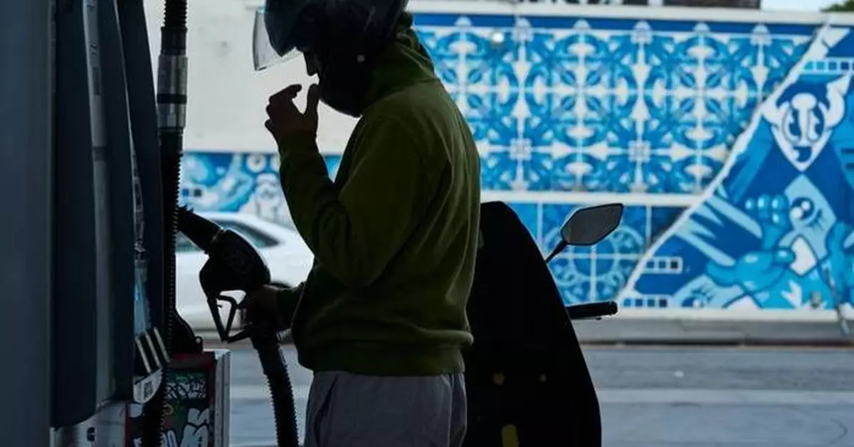 Traffic and trepidation in the Persian Gulf could keep gasoline prices from dropping quickly