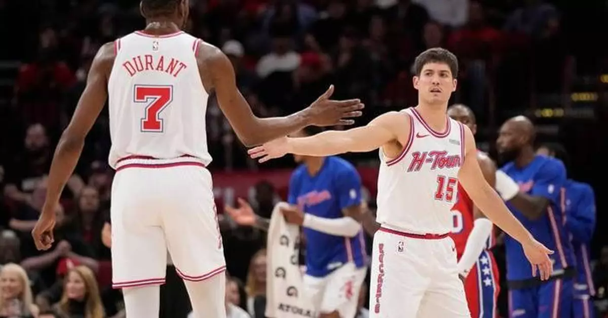 Kevin Durant scores 29 as the Rockets beat the 76ers 113-102 for their 8th straight win
