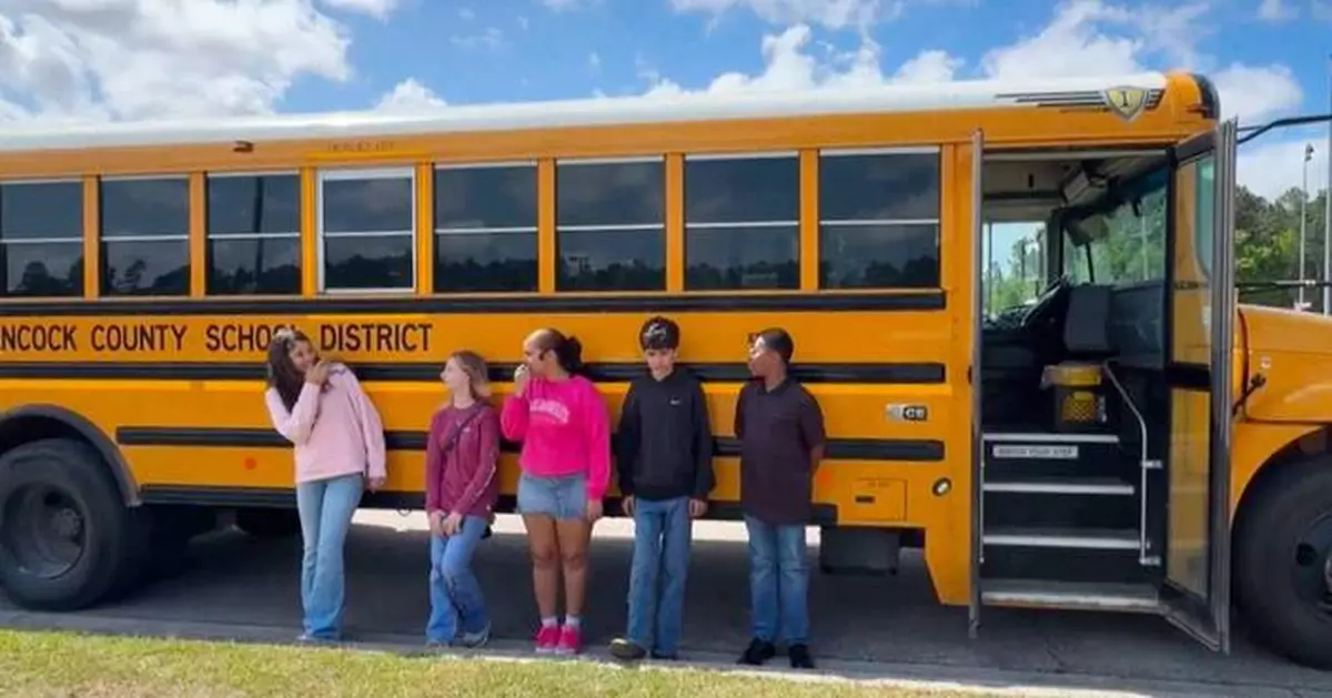 Mississippi middle school students stop bus from crashing after driver blacks out