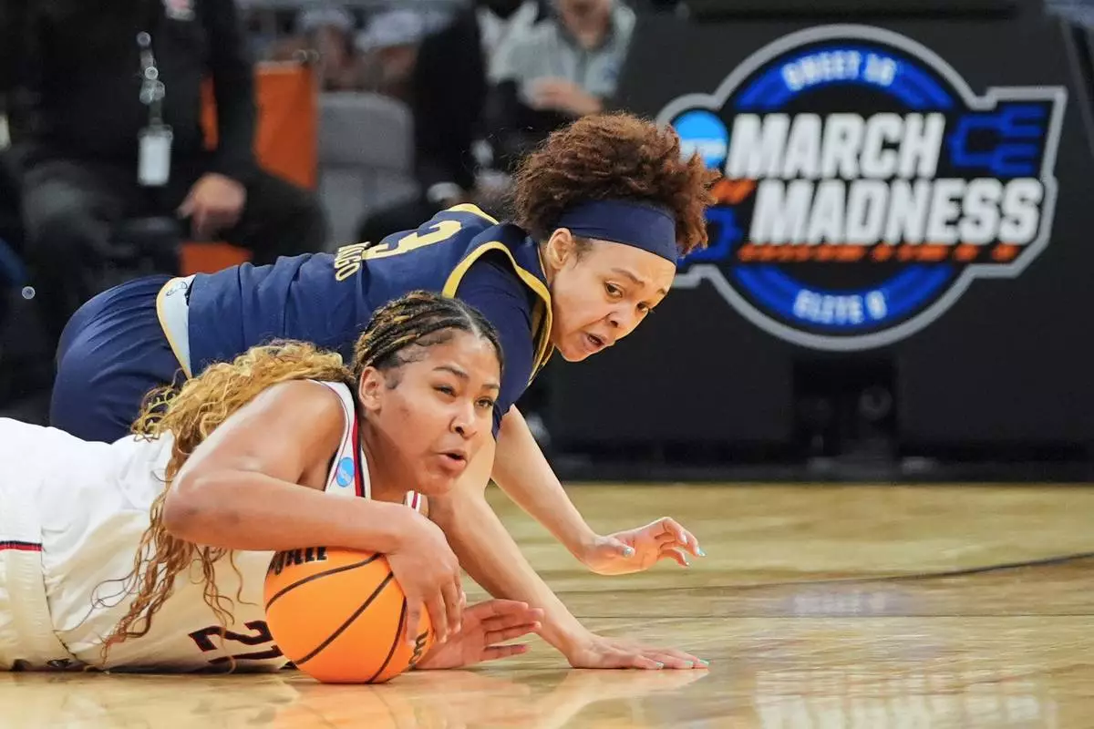 UConn forward Sarah Strong, front, and Notre Dame guard Hannah Hidalgo compete for a loose ball during the second half in the Elite Eight of the NCAA college basketball tournament, Sunday, March 29, 2026, in Fort Worth, Texas. (AP Photo/LM Otero)