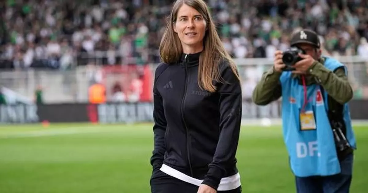 Eta loses first game as Bundesliga's first female coach, Dortmund gives Bayern chance to seal title