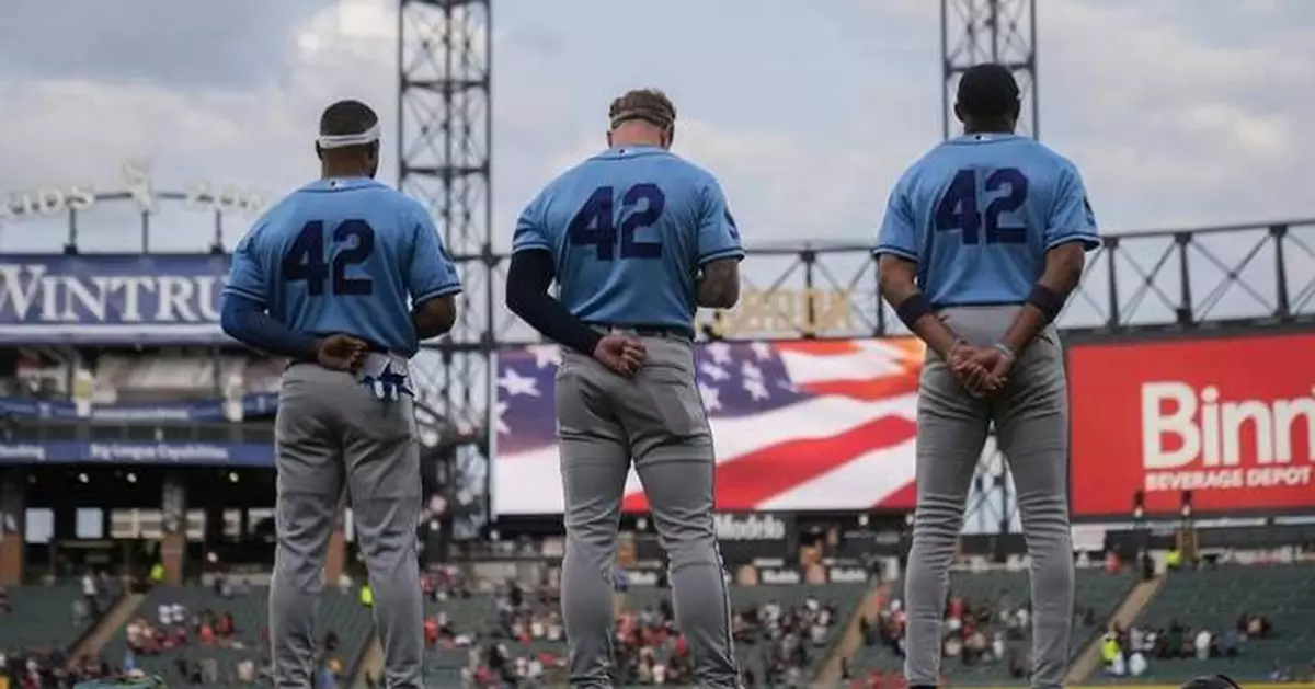 Singer leading Jackie Robinson festivities collapses before White Sox game against Rays