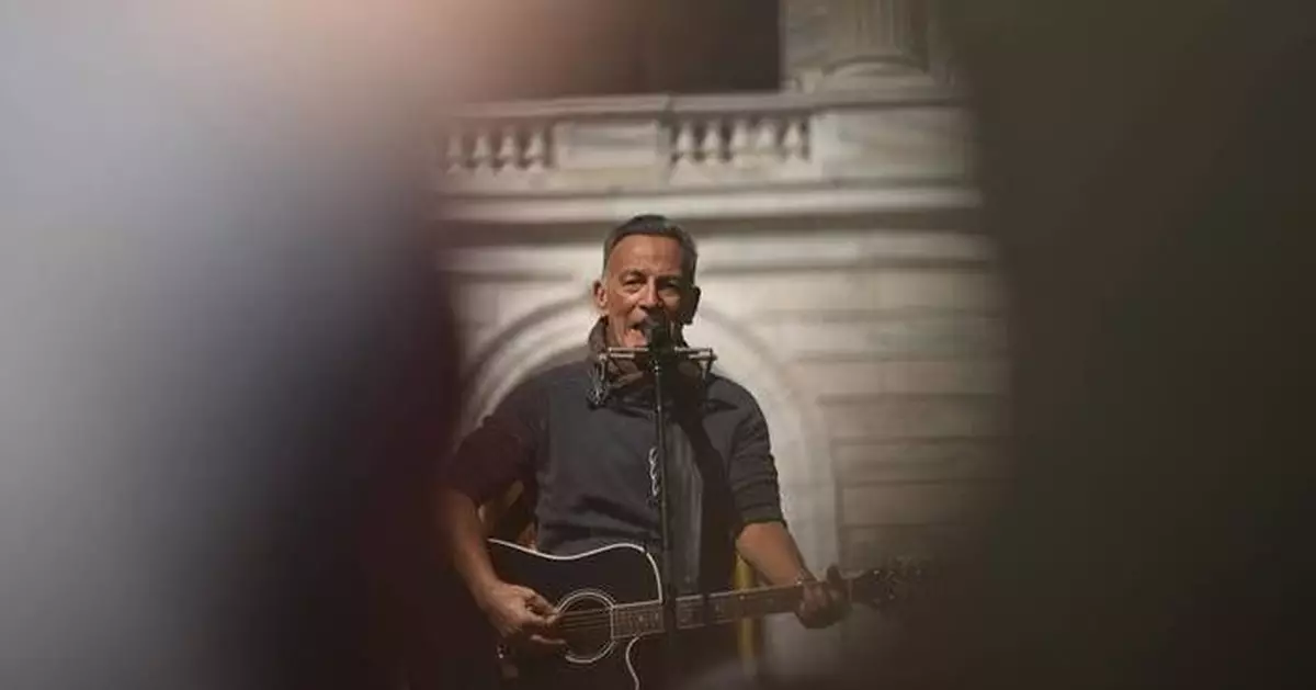 Bruce Springsteen brings 'Streets of Minneapolis' home to launch a political US tour