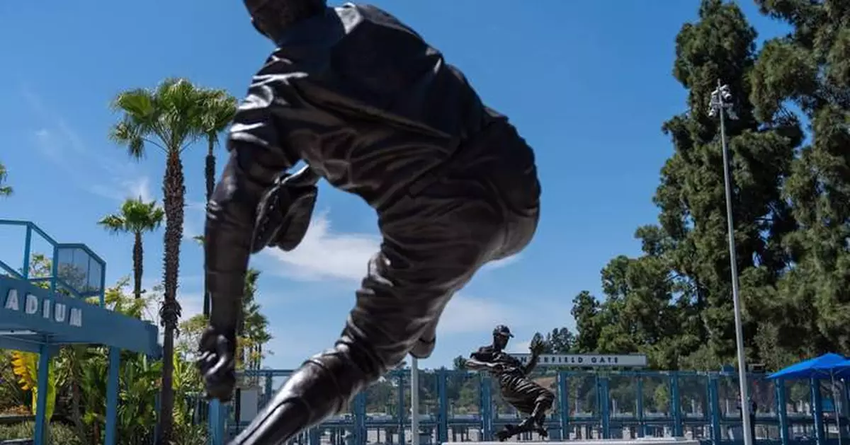 Hall of Fame pitcher Sandy Koufax wins Baseball Digest lifetime achievement award
