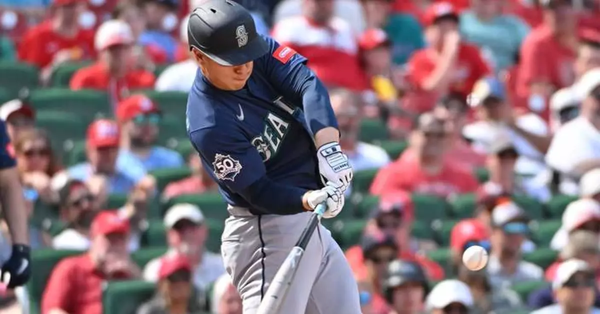 Refsnyder's challenge that led to homer was 1 of 8 successful challenges for Mariners and Cardinals