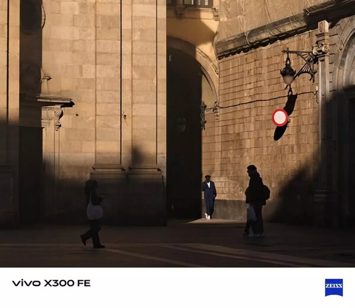vivo Unveils X300 FE: Bringing ZEISS Super Telephoto Camera to a Compact Design