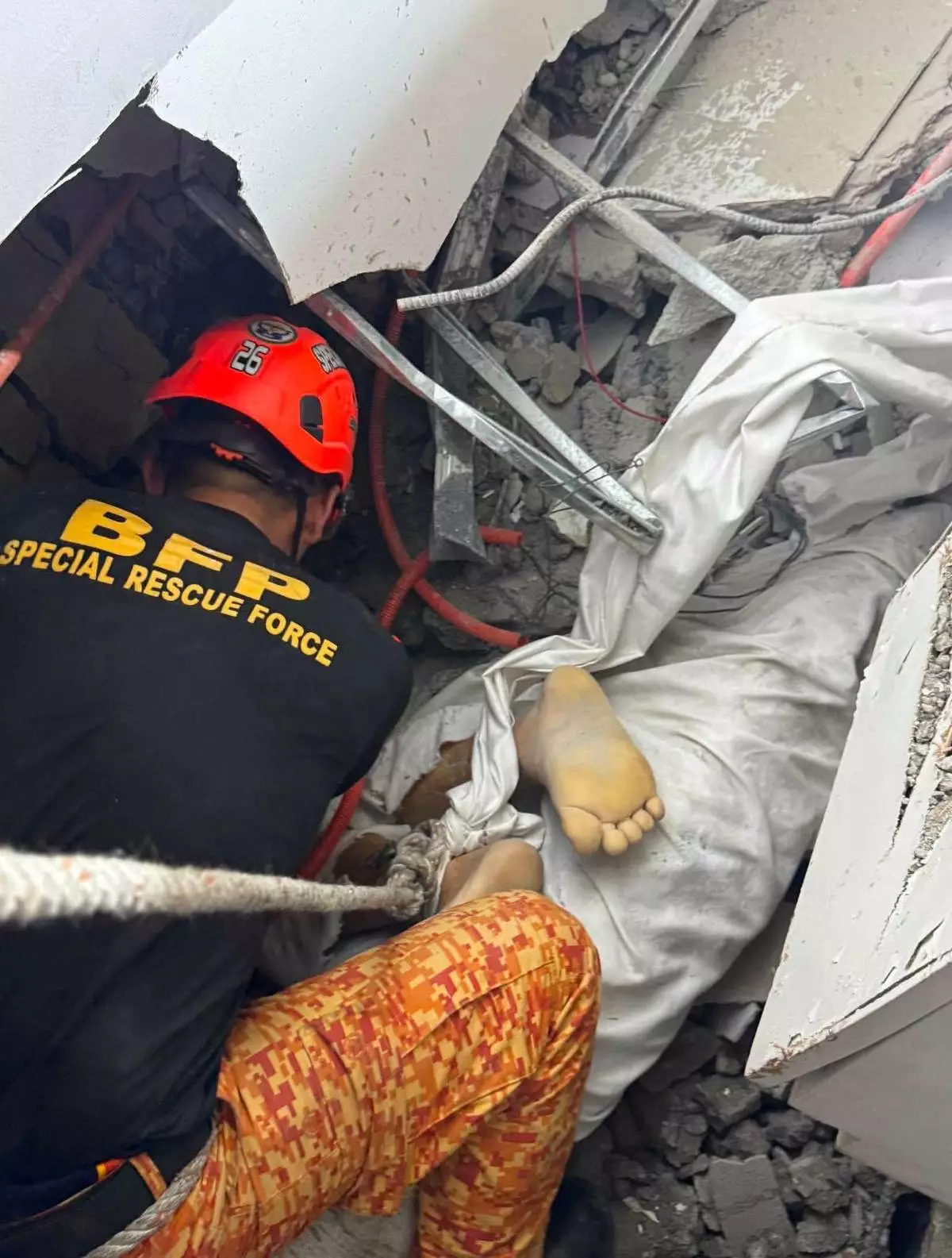 Building under construction in Philippines collapses, leaving 1 dead ...