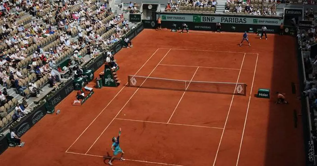 Marta Kostyuk extends clay winning streak to 15 matches to reach fourth round at French Open