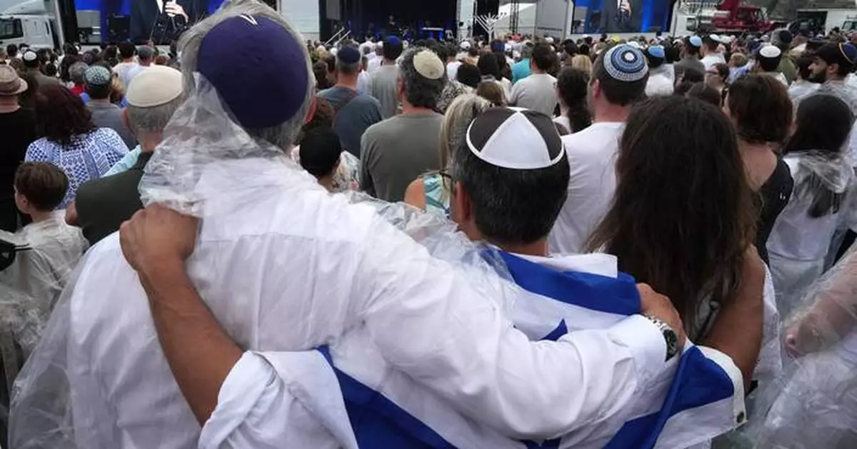New weapons charges filed against suspect in deadly shooting at Bondi Beach Hanukkah festival