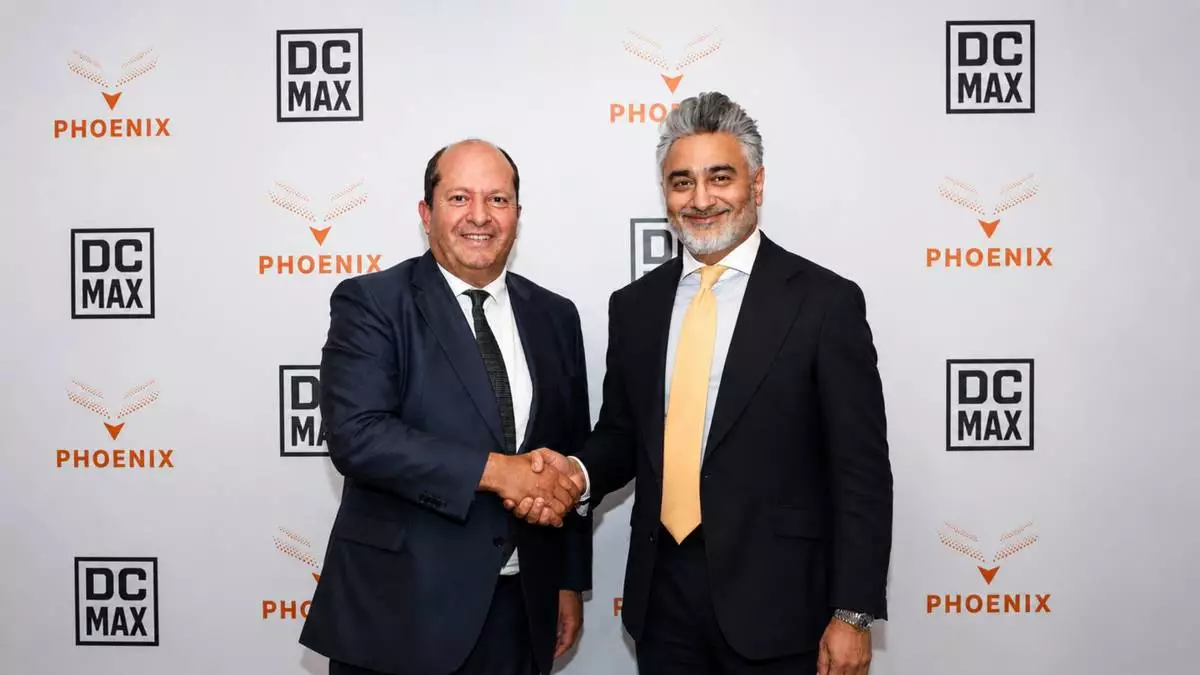 From left to right: Matthias Luecker, Chairman of DC Max, and Munaf Ali, Co-Founder and Group CEO of Phoenix Group, during the signing ceremony for the strategic partnership between Phoenix Group and DC Max to launch a European AI infrastructure platform anchored by the company’s first deployment in Lyon, France. (Photo: AETOSWire)