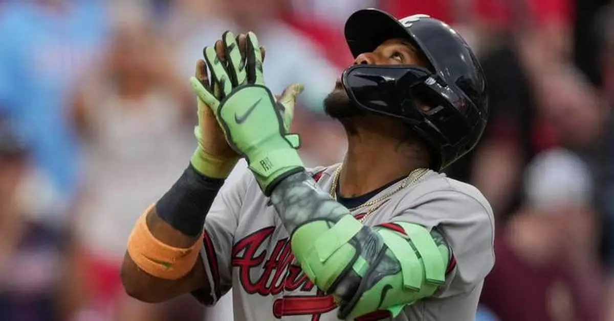 Acuña powers Braves past Reds 5-2 with 2 more homers as Atlanta hits 40 wins