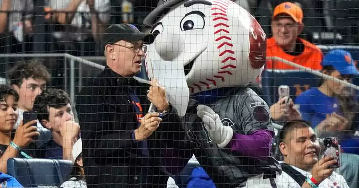 Weaver escapes bases-loaded jam against former team, Mets beat Yankees 6-3 to even Subway Series