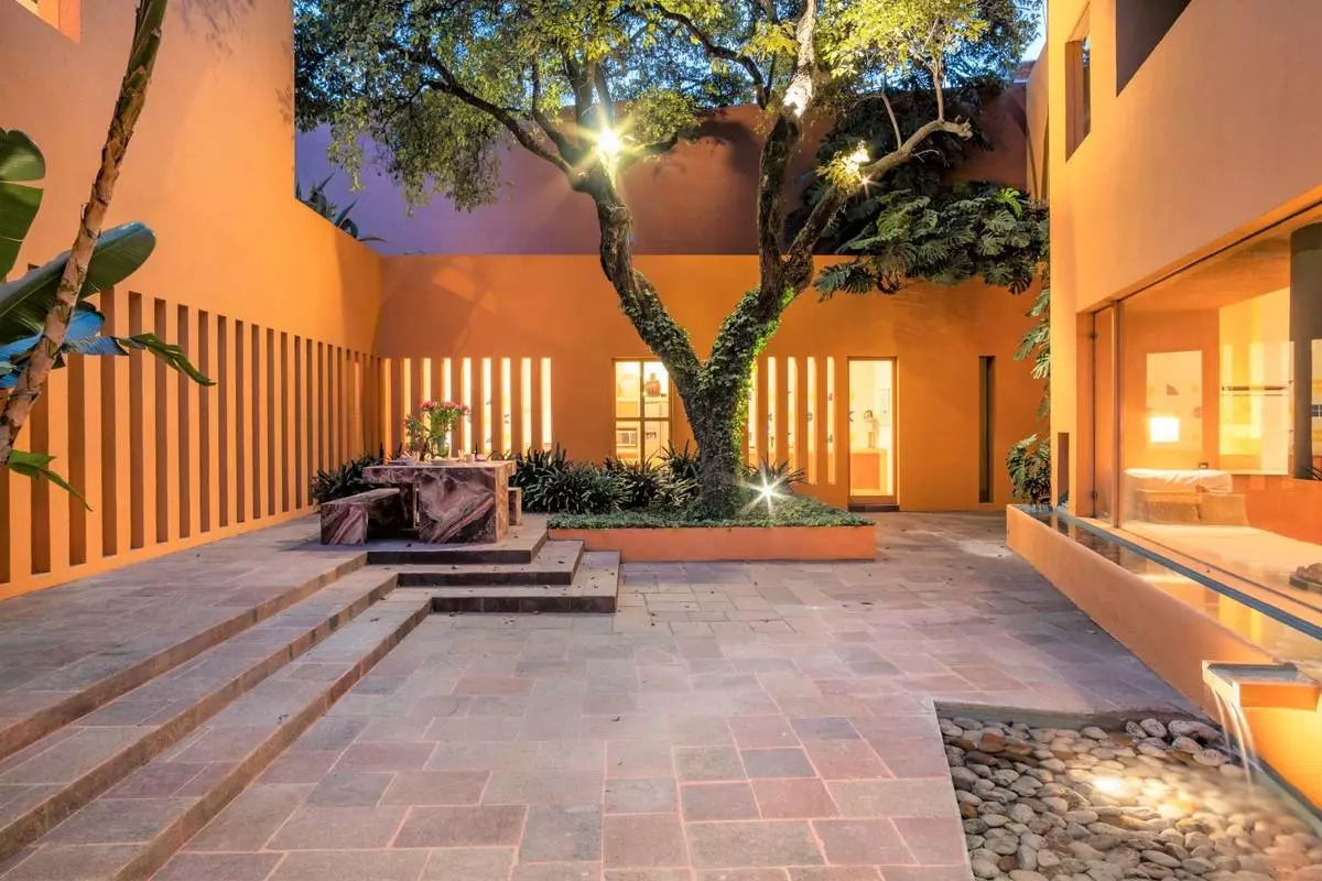 Berkshire Hathaway HomeServices Broker Greg Gunter announced the sale of his Starchitect Ricardo Legorreta estate listing in San Miguel de Allende, Mexico, a popular UNESCO expat destination for retirees and second home owners named the #1 Small City in the World by Conde Nast Traveler magazine.